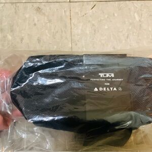 TUMI for Delta Mini Black Travel Pouch with amenities New